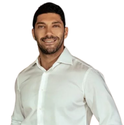 Максим Котляренко